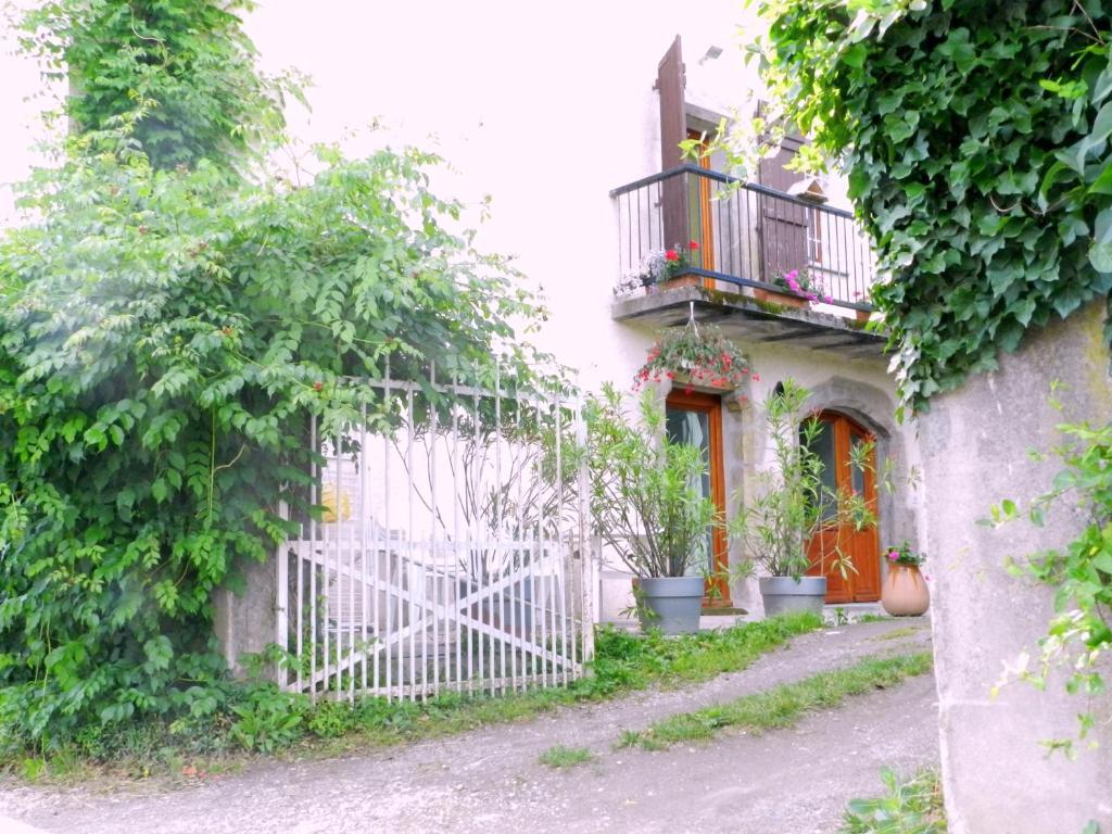 Gite Les Platanes Sainte-Helene-du-Lac Exterior photo